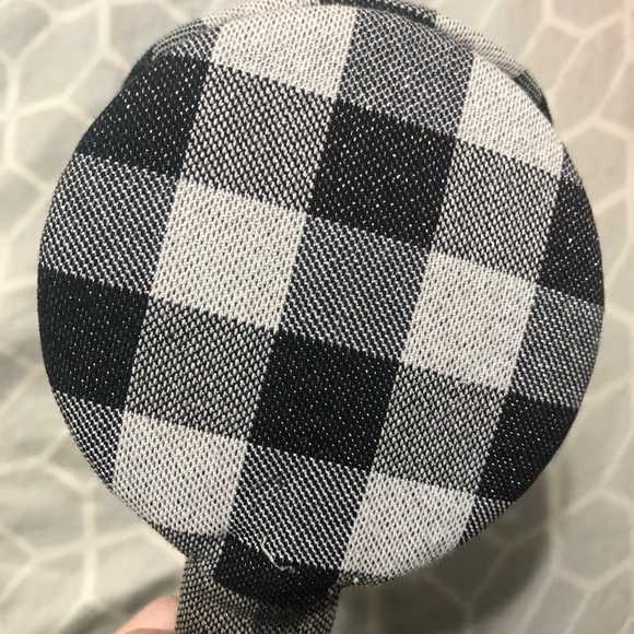 Burberry earmuffs one size fits all - Picture 3 of 6